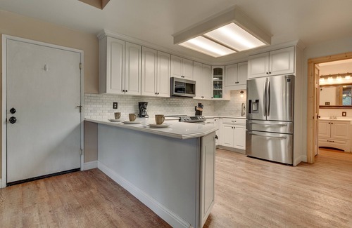 North Upper Truckee House | Air Conditioning, Outdoor Spa, 5 Mins to Heavenly/Casinos/Beaches: Little Bear Cabin