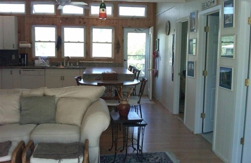 Davis Park House | AIR CONDITIONED 4 Bed/2 Bath Beach House