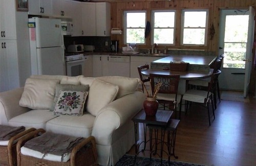 Davis Park House | AIR CONDITIONED 4 Bed/2 Bath Beach House