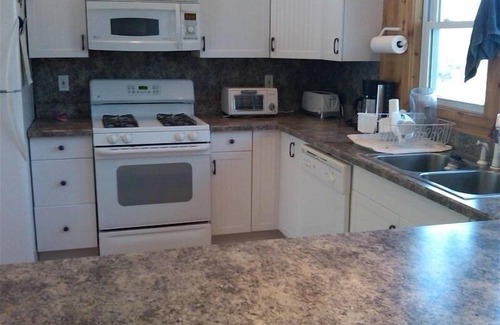 Davis Park House | AIR CONDITIONED 4 Bed/2 Bath Beach House