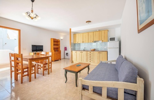 Cala Ferrera Apartment | Air-Conditioned Apartment with Pool, Wi-Fi, Balcony and Close to the Beach