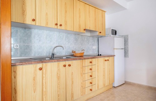 Cala Ferrera Apartment | Air-Conditioned Apartment with Pool, Wi-Fi, Balcony and Close to the Beach