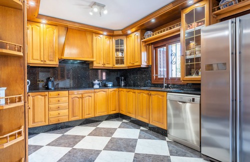 Pedruscada Villa | Air-Conditioned Country House with Wi-Fi, Pool, Garden, Terrace & Balcony