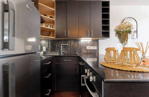Pa'ofa'i Apartment | Air-conditioned, fully-equipped studio facing Paofai Park Close to Papeete town center