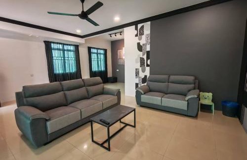 Simpang House | Air-home M1 Simpang near Aulong Econsave, 4BR, 10pax, Netflix