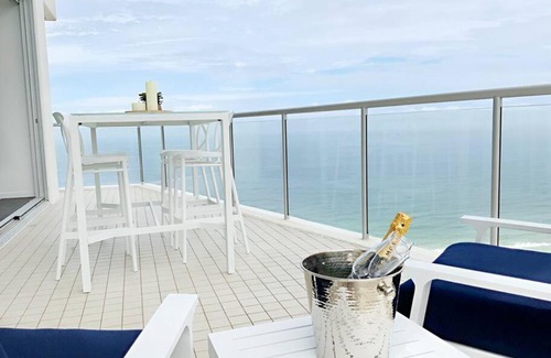 Broadbeach Apartment | Air on Broadbeach Beachfront 2Level stunning apartment with 180 degree views
