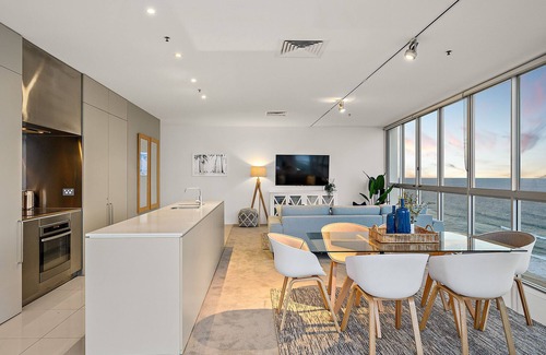 Broadbeach Apartment | Air On Broadbeach Level 22 Beachfront VIEWS!