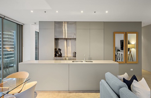Broadbeach Apartment | Air On Broadbeach Level 22 Beachfront VIEWS!