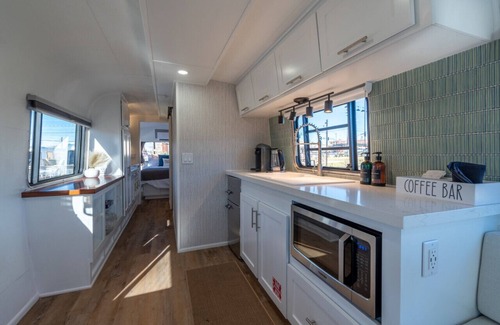 Prescott House | Air Village Creekside Unit #3
