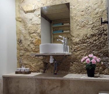 Couze-et-Saint-Front House | Airbnb: Vieilles Pierres et Rivière en Périgord