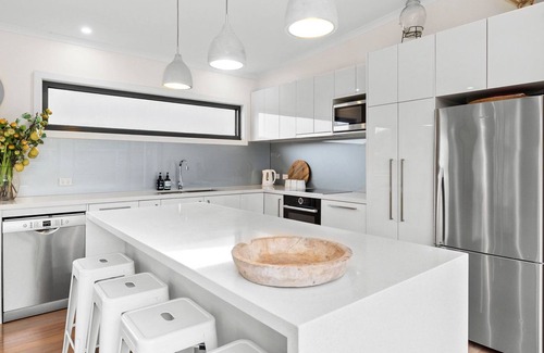 Aireys Inlet House | Aireys Delight a stunning beach house with gorgeous views to Aireys Inlet Lighthouse