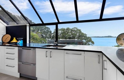 Hillsborough House | Airport Closest Masion - An Amazing Place Worth Every Cent