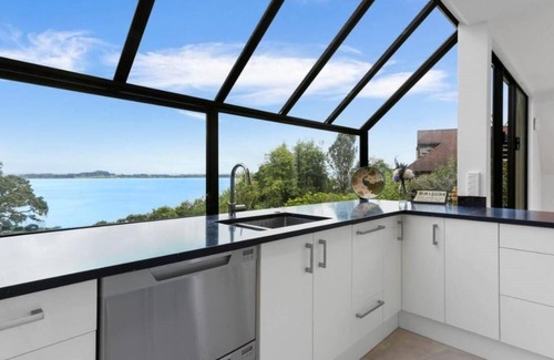 Hillsborough House | Airport Closest Masion - An Amazing Place Worth Every Cent