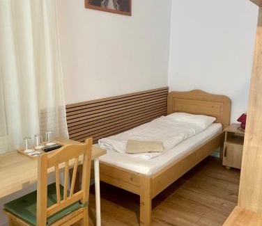 Vecses House | Airport Jazmin Guesthouse