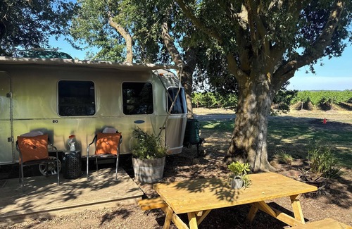 Walnut Grove House | Airstream Experience at Vineyard on Grand Island