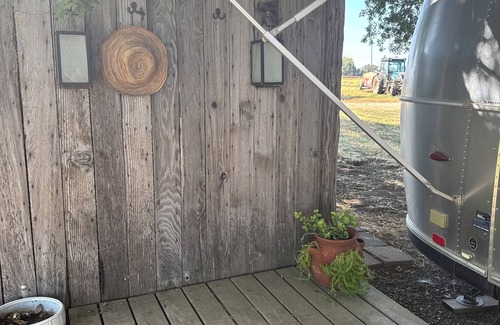 Walnut Grove House | Airstream Experience at Vineyard on Grand Island