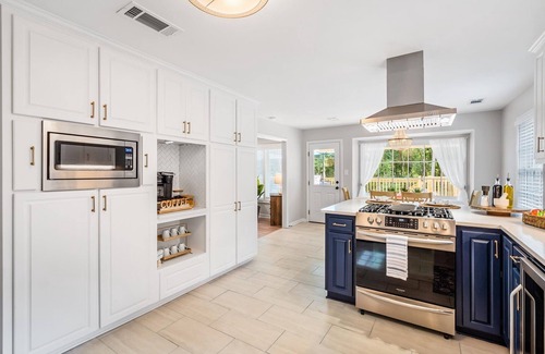 College Park House | Airy 5br home w/pool, outdoor living, game room