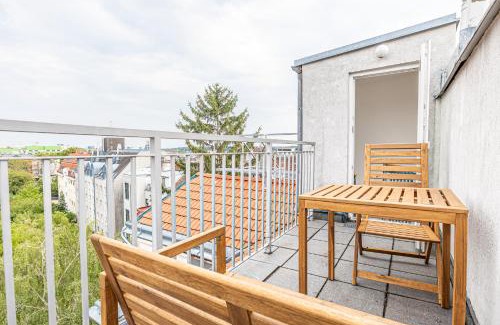 Penzing Apartment | Airy Attic Apt.: Stylish Studio at Penzing Area