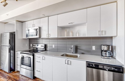 Wilburton Apartment | Airy Bellevue Studio w/Gym, W/D, near Spring District, by Blueground