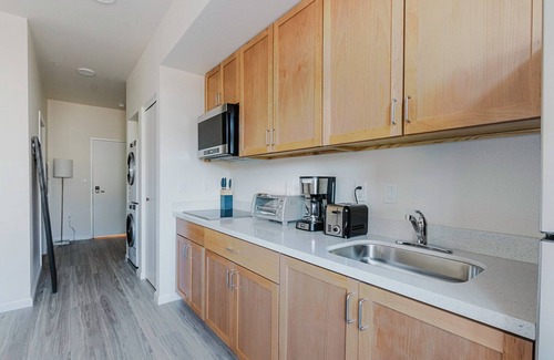 South Berkeley Apartment | Airy Berkeley Studio w/W/D & A/C, nr Cafes & Bakeries, by Blueground