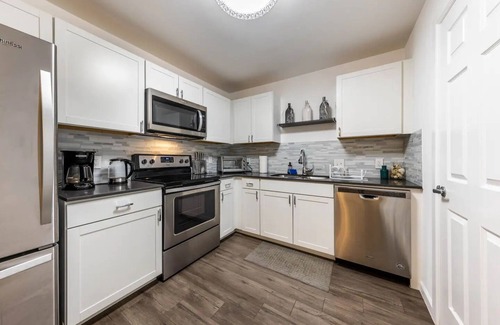 South Lamar Condo | Airy Condo - 8 min to SoCo, 10 min to DT & Airport