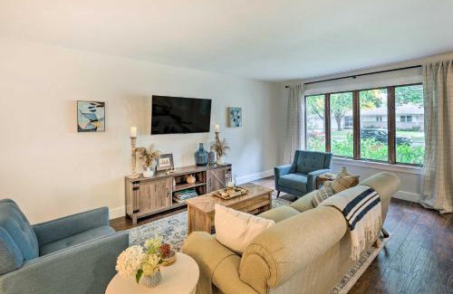 Lake Mills House | Airy Cottage Close to Rock Lake with Fire Pit!