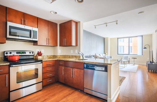 Mount Vernon Triangle Apartment | Airy Mount Vernon 1BR w/Gym, Pool, Rooftop, near Metro, by Blueground