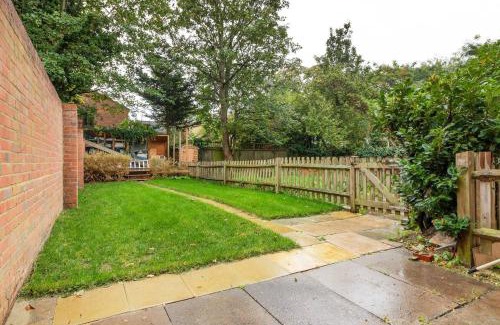 Coldharbour Apartment | Airy Spacious 1 Bedroom Aprtment with Garden in Brixton