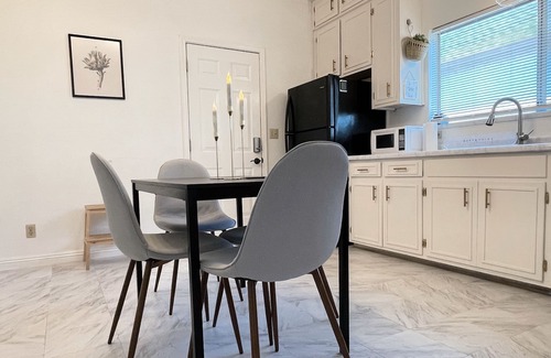 Roosevelt Park House | ★Airy★2 bed 1 bath home in the heart of San Jose