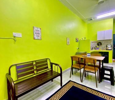 Tanjung Karang House | AISY HOMESTAY - Rumah 4 atau 5