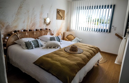 Saint Laurent de la Pree House | Aix Keys