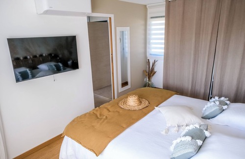 Saint Laurent de la Pree House | Aix Keys