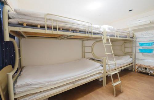 Higashinippori Apartment | AKARENGA house