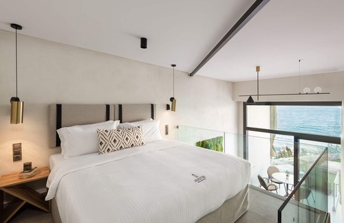 Gritsa Hotel | Akrotiri Olympus Luxury Suites