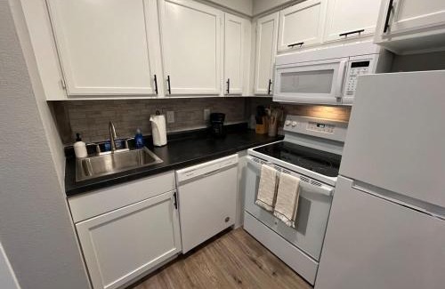 South Central Omaha Apartment | Aksarben 1 Bedroom-Close to I-80