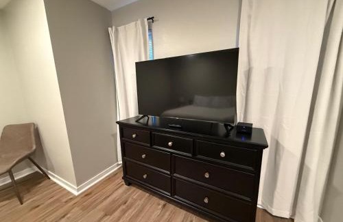South Central Omaha Apartment | Aksarben 2 Bedroom-Close to I80