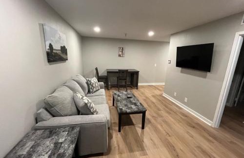South Central Omaha Apartment | Aksarben Area-Near I80 & UNO