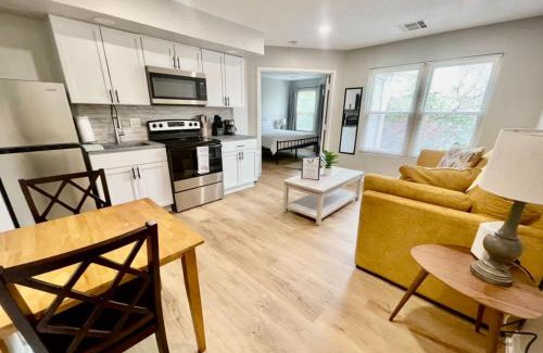 South Central Omaha Apartment | Aksarben Gem near UNO