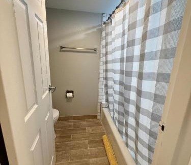 South Central Omaha Apartment | Aksarben Gem near UNO