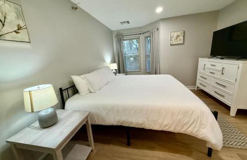 South Central Omaha Apartment | Aksarben Gem near UNO