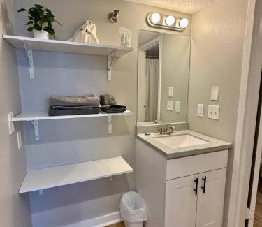 South Central Omaha Apartment | Aksarben Living Close to UNO