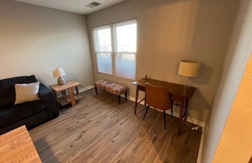 South Central Omaha Apartment | Aksarben Living-Cozy 1 BDRM 1 BA