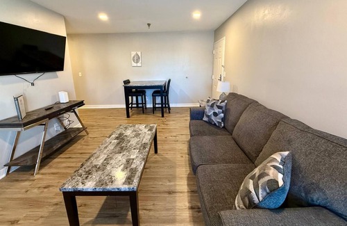 South Central Omaha Apartment | Aksarben View Gem-Near UNO
