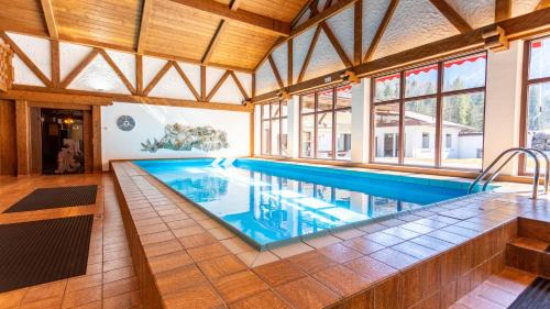 Inzell Hotel | Aktivhotel & Gasthof Schmelz Ihr familienfreundliches Urlaubs Hotel in Inzell mit Wellness Hallenbad, Alpensauna & Dampfbad