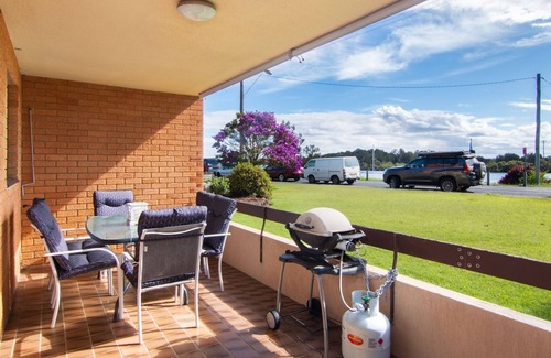 Forster Apartment | Akuna 3 ground floor apartment opposite Wallis Lake