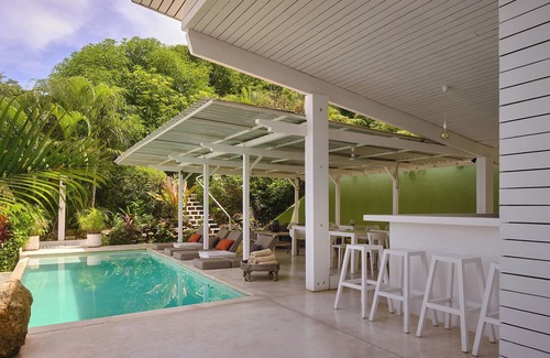 Carmen Apartment | Akwa Ocean View Room w/shared pool steps to beach