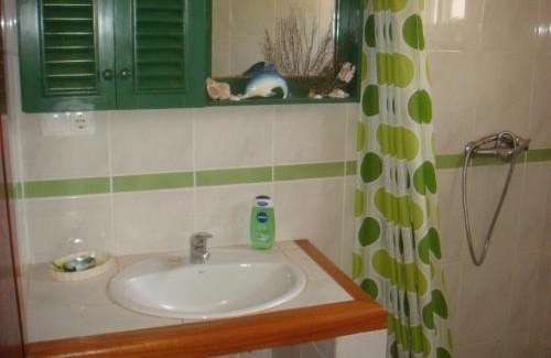 Maio House | Akwaba chambre double et salle de bain privative