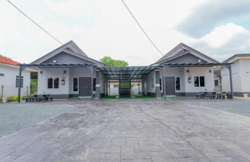Kampung Sura Masjid House | AL HAA SYA Homestay With Pool