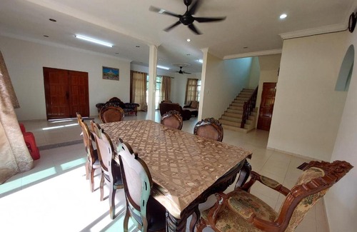 Larut House | AL' Indara Bunglow Homestay Taiping