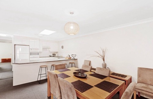 Avoca Beach Apartment | Al Mare 6 - Easy Walk to the Beach and Air-con